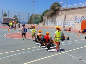 Quelle: The Leo Baeck Education Center - eingebettet von gutes-spenden.de Kinder spielen auf Schulhof