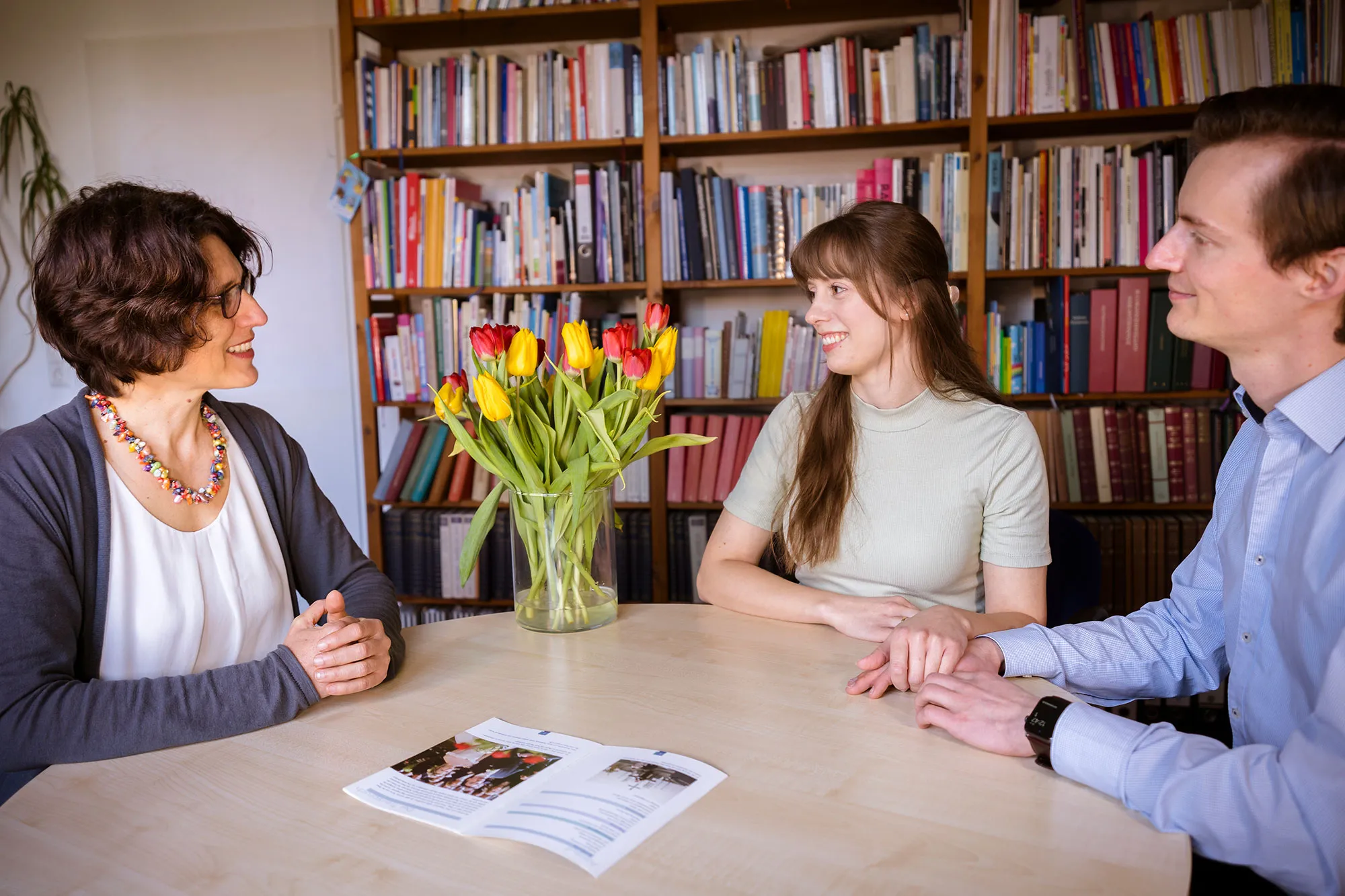 Traugespräch mit Pfarrerin und Brautpaar