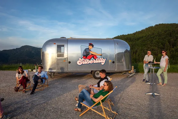 US-Wohnwagenmit Schiftzug Silberlilly