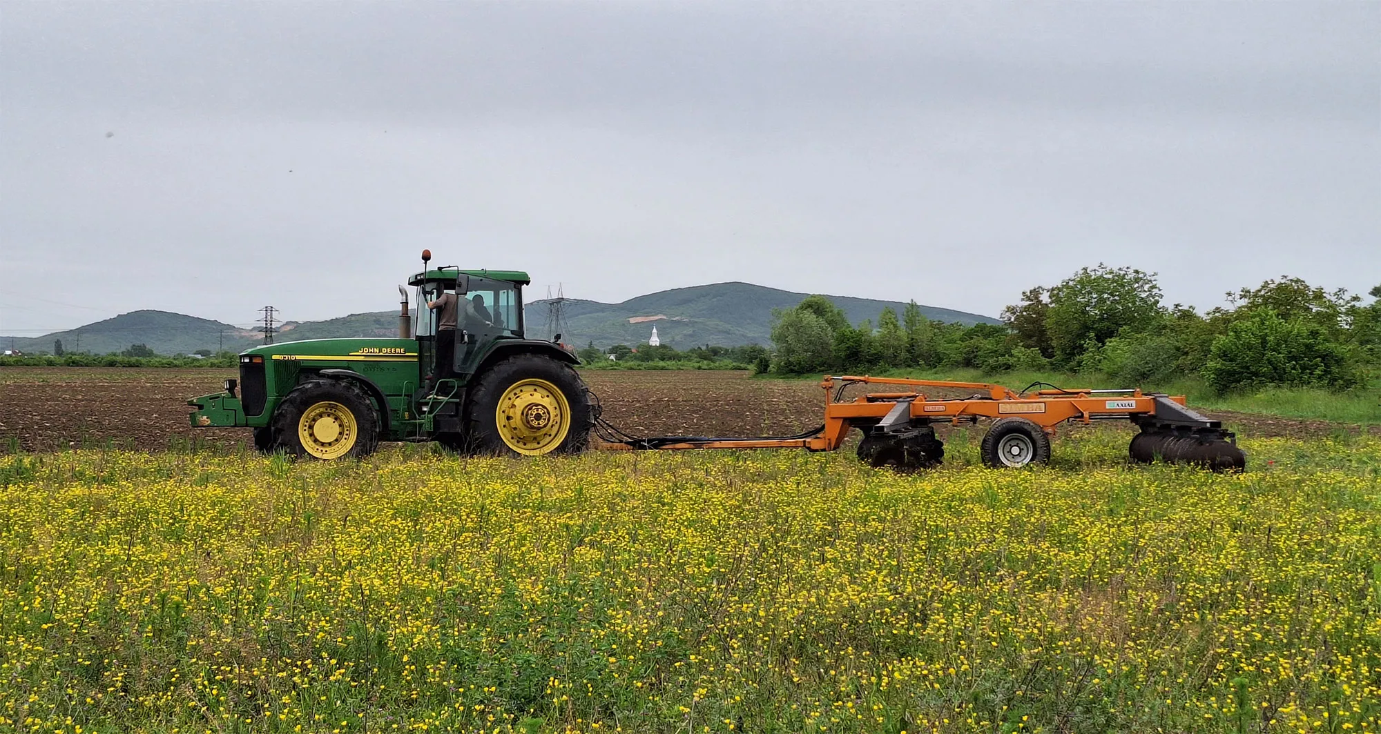 Traktor auf dem Feld