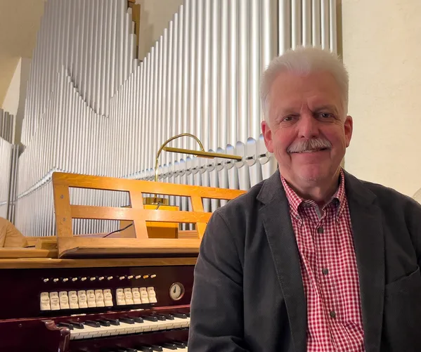Wolfram Sauer an der Orgel