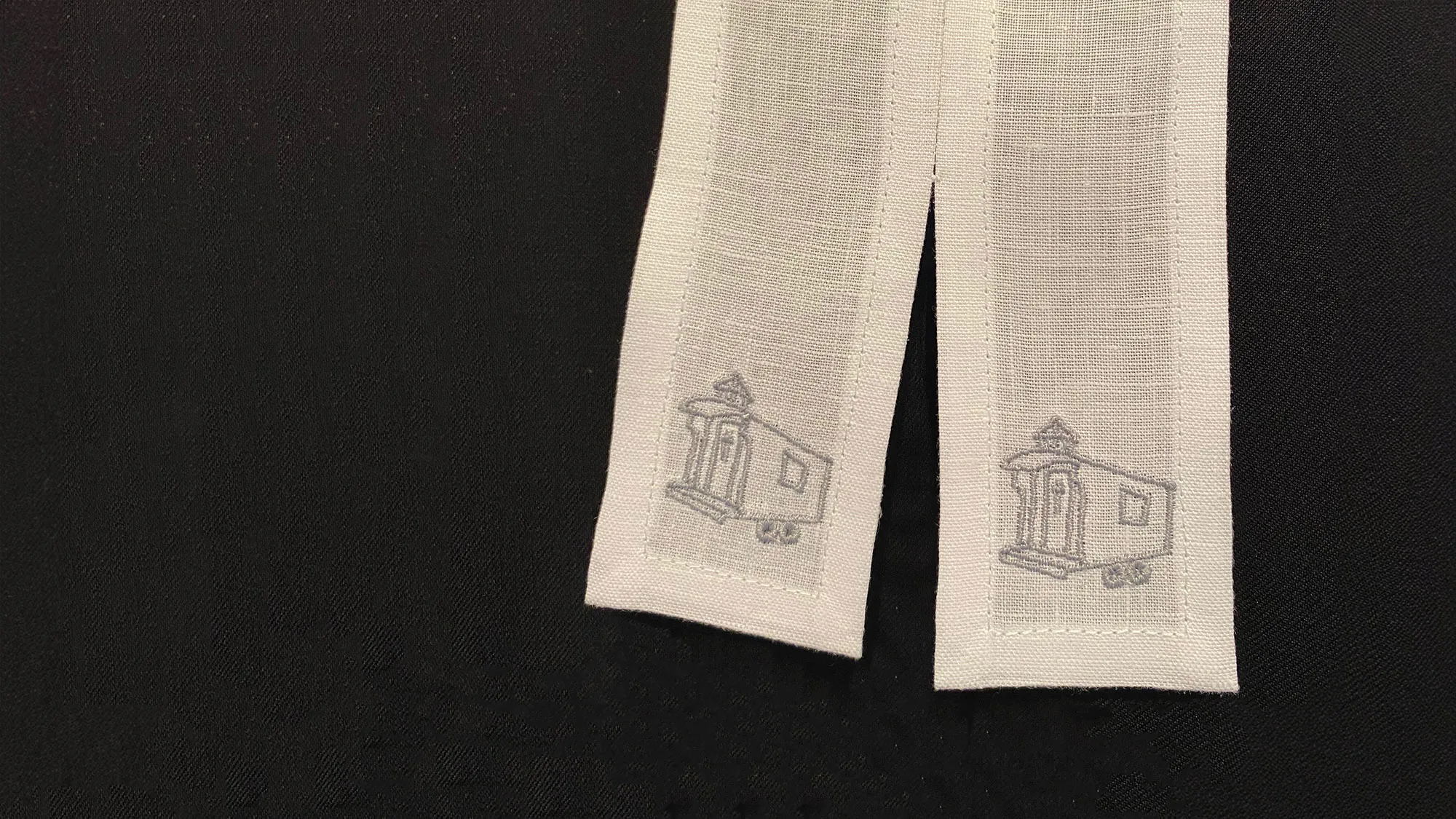 Bäffchen mit Schäferwagenkirche