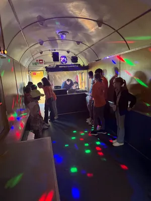 DJ-Pult im Sonderzug zum DEPT 2024