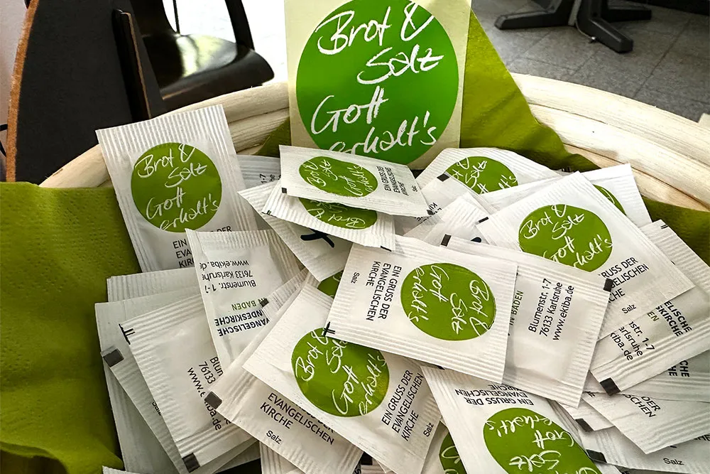 Kleine Beutel mit Salz, Aufschrift: Brot und Salz, Gott erhalt's