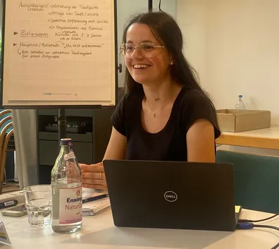 Janina Schilling als Referentin beim FEA-Kurs 2024