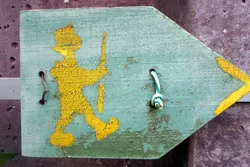 Hinweisschild auf einem Pilgerweg