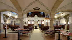 Blick in die Peterskirche Weinheim