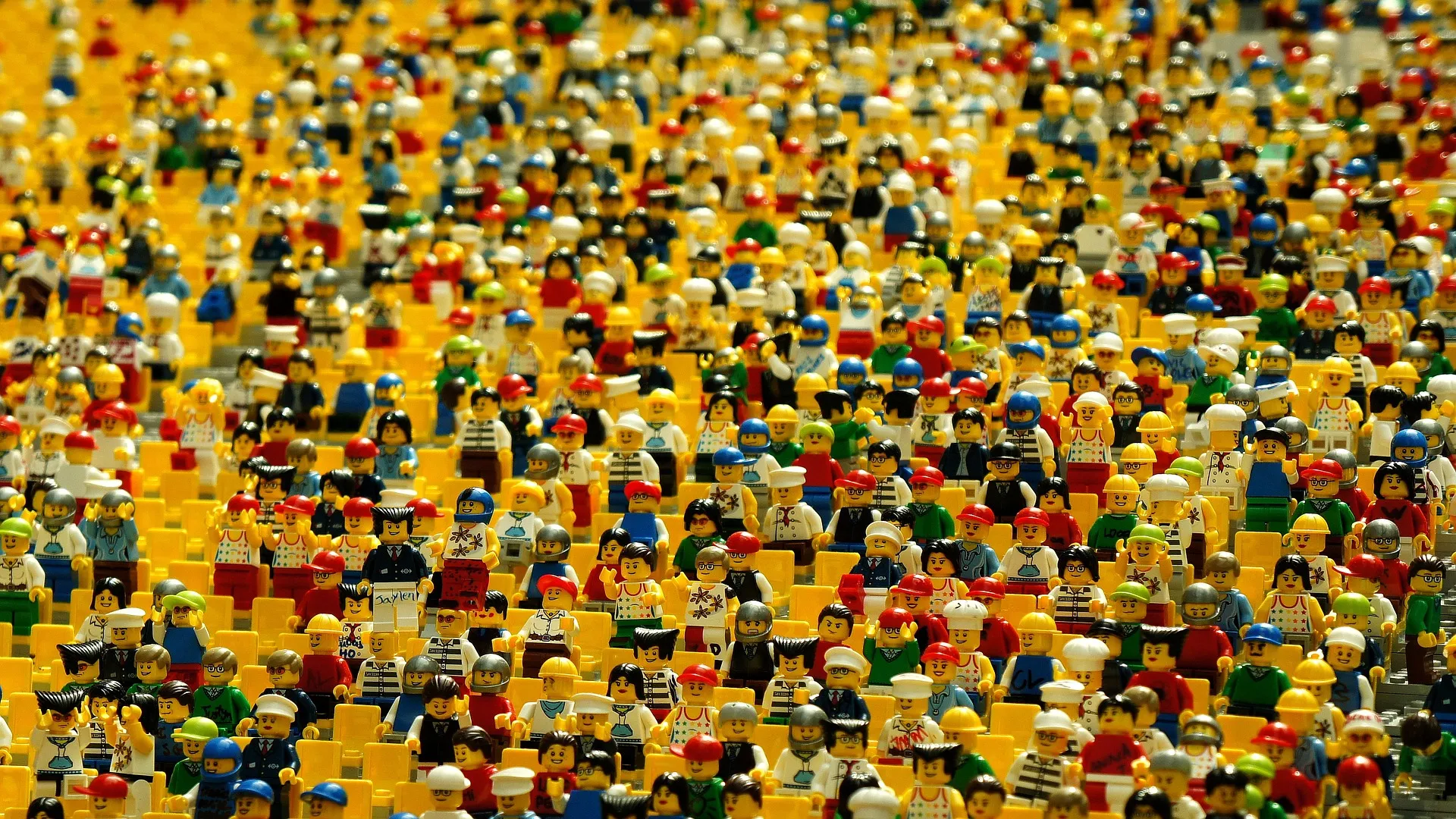 große Menge bunter Lego-Figuren