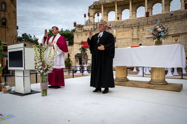 Erzbischof Stephan Burger und Landesbischöfin Heike Springahart