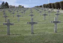 Kreuze auf einem Soldatenfriedhof
