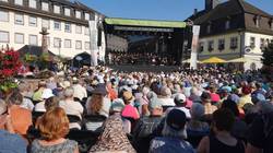 Quelle: Christoph Gröschel - eingebettet von www.ekiba.de Uraufführung des Albert-Schweitzer-Oratoriums beim badischen Chorfest in Emmendingen