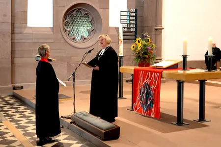 Bärbel Schäfer und Heike Springhart