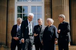 Quelle: Staatsministerium Baden-Württemberg / Ilkay Karakurt - eingebettet von www.ekiba.de Manfred Kretschmann und Bischöfe