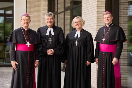 Quelle: Gottfried Stoppel Dr. Klaus Krämer, Bischof der Diözese Rottenburg-Stuttgart, Ernst-Wilhelm Gohl, Landesbischof der Evangelischen Landeskirche in Württemberg, Prof. Dr. Heike Springhart, Landesbischöfin der Evangelischen Landeskirche in Baden, und Stephan Burger, Erzbischof der Erzdiözese Freiburg,