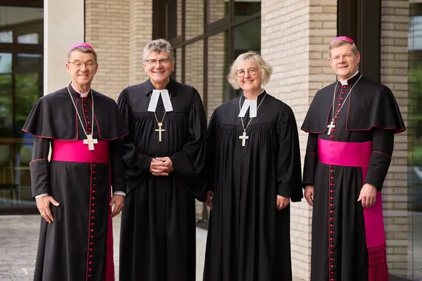 Quelle: Gottfried Stoppel Dr. Klaus Krämer, Bischof der Diözese Rottenburg-Stuttgart, Ernst-Wilhelm Gohl, Landesbischof der Evangelischen Landeskirche in Württemberg, Prof. Dr. Heike Springhart, Landesbischöfin der Evangelischen Landeskirche in Baden, und Stephan Burger, Erzbischof der Erzdiözese Freiburg,