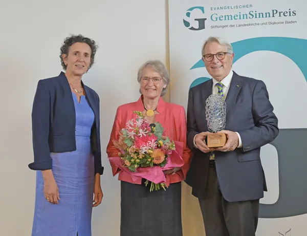 Oberkirchenrätin Anke Spory mit dem Ehepaar Andrea und Wolfgang Scheidtweiler
