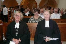 Quelle: Elisabeth Winkelmann-Klingsporn - eingebettet von www.ekiba.de Landesbischöfin Heike Springhart und Dekanin Elke Schott
