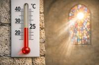 Thermometer in einer Kirche