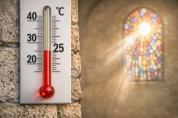 Quelle: KI-generiert mit CoPilot - eingebettet von www.ekiba.de Thermometer in einer Kirche
