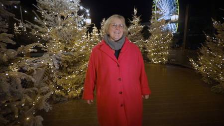 Landesbischöfin Heike Springhart im weihnachtlich geschmückten Europark