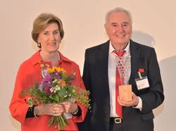 Quelle: Hansjörg Fuchs / ekiba - eingebettet von www.ekiba.de Preisträger des Stifter:innenpreises 2023: Ingeborg und Walter Herrmann aus Pforzheim