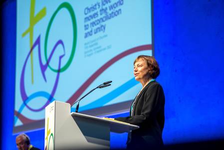 EKD-Präsidentin Annette Kurschus spricht bei der Eröffnung der ÖRK-Vollversammlung am 31.08.2022