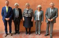 von links: Kirchenamtspräsident Hans-Ulrich Anke (Hannover), Klaus Engelhardt, Landesbischöfin Heike Springhart, Oberkirchenrätin Uta Henke, Kirchenrat i.R., Jochen Mack (Karlsruhe)