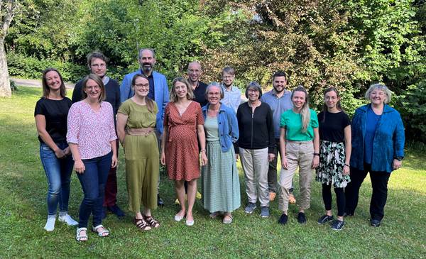 Gruppenbild mit zukünftigen Pfarrerinnen und Pfarrern der Badischen Landeskirche