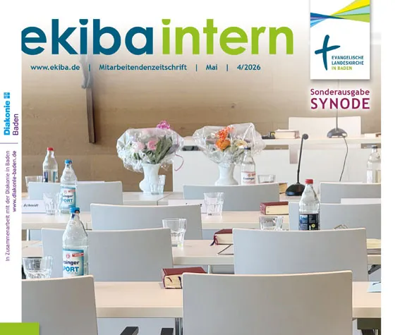 Öffnet externen Link in einem neuen Fenster Quelle: ZfK-ekiba intern Blick über die Tisch und Stuhlreihen im Plenumssaal