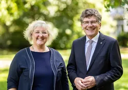 Quelle: ARTIS-Uli Deck Landesbischöfin Heike Springhart (EKIBA) und Landesbischof Ernst-Wilhelm Gohl (ELKWü)