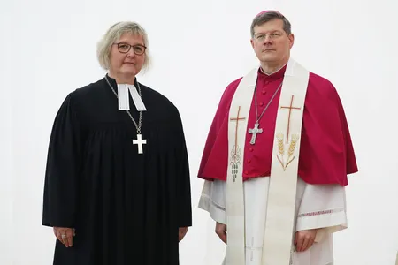 Landesbischöfin Heike Springhart und Erzbischof Stephan Burger