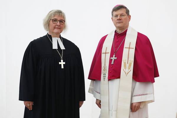 Landesbischöfin Heike Springhart und Erzbischof Stephan Burger