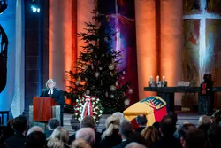 Quelle: Steffen Boettcher / @steffenboettcherfotos Landesbischöfin Heike Springhart Stadtkirche Offenburg Sarg