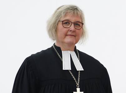 Landesbischöfin Heike Springhart im Talar