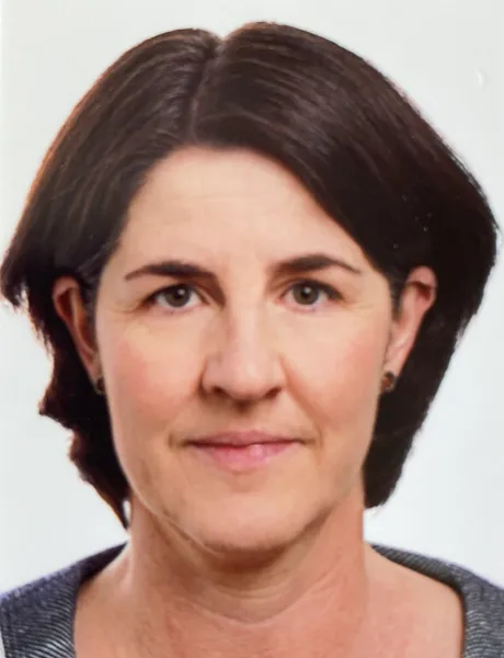 Potrait von Pfarrerin Claudia Baumann