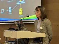 Prof. Dr. Daniela Oelke referiert über Künstliche Intelligenz.