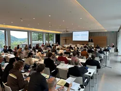 Quelle: ekiba / Ulli Naefken Plenum der Landessynode