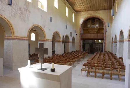 Blick in den Kirchenraum der St. Cyriakus Kirche