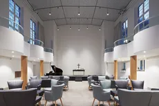 Kirchensaal der Heiliggeistkirche, Blick vom Eingang auf die Orgel