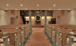 Blick durch den Innenraum der Kirche Hirschlanden