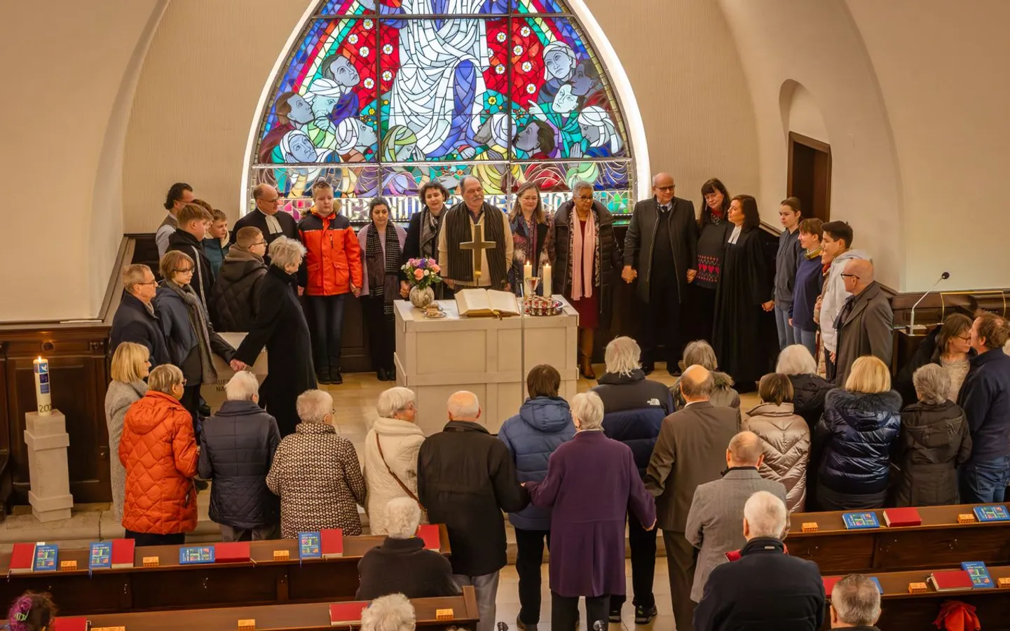 Quelle: Künstler: Schmid, Stuttgart; Foto: Evangelische Kirchengemeinde Baden-Baden Abendmahl