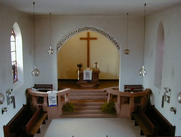 Quelle: Foto: Evangelischer Oberkirchenrat Karlsruhe Die alte Dorfkirche in Laudenbach vor der Neugestaltung