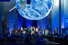 Gaia in Karlsruhe Jubiläum grüner Gockel