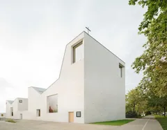 Blick auf den Neubau der Petrus-Jakobus-Kirche Karlsruhe