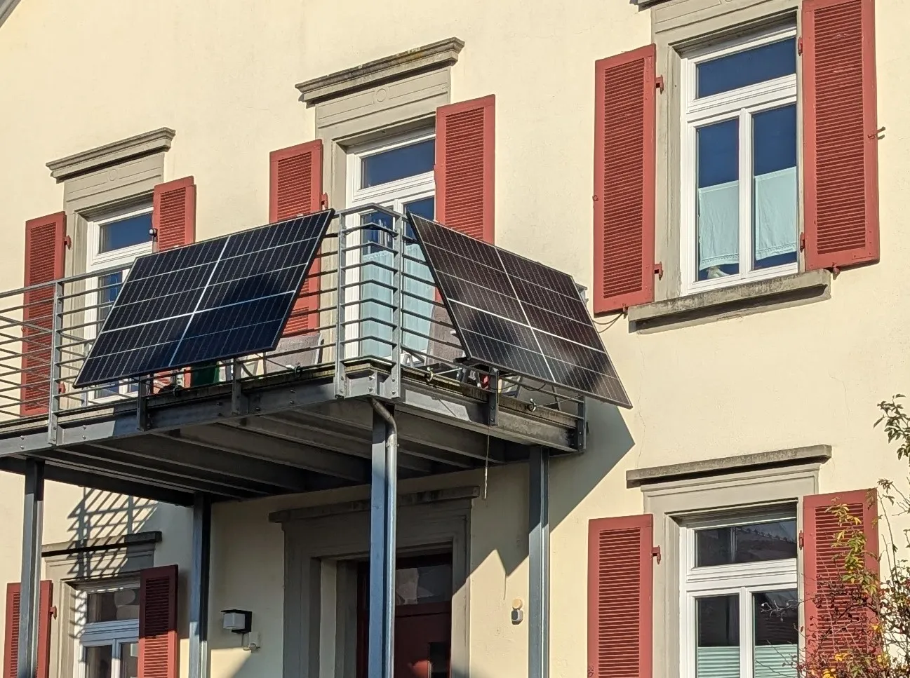 Quelle: ekiba CKotte Steckersolaranlage am Pfarrhaus in Meßkirch