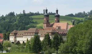 Blick auf die Kirche mit Kloster in St. Peter