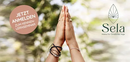 Sela-Yoga, zwei Hände nach oben