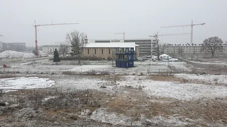 diesiger Blick auf Kirche