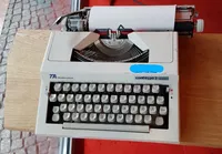 alte Reiseschreibmaschine für die Aktion