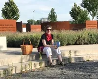 Veranstalterin Gute Nacht Geschichte wartet auf Teilnehmende